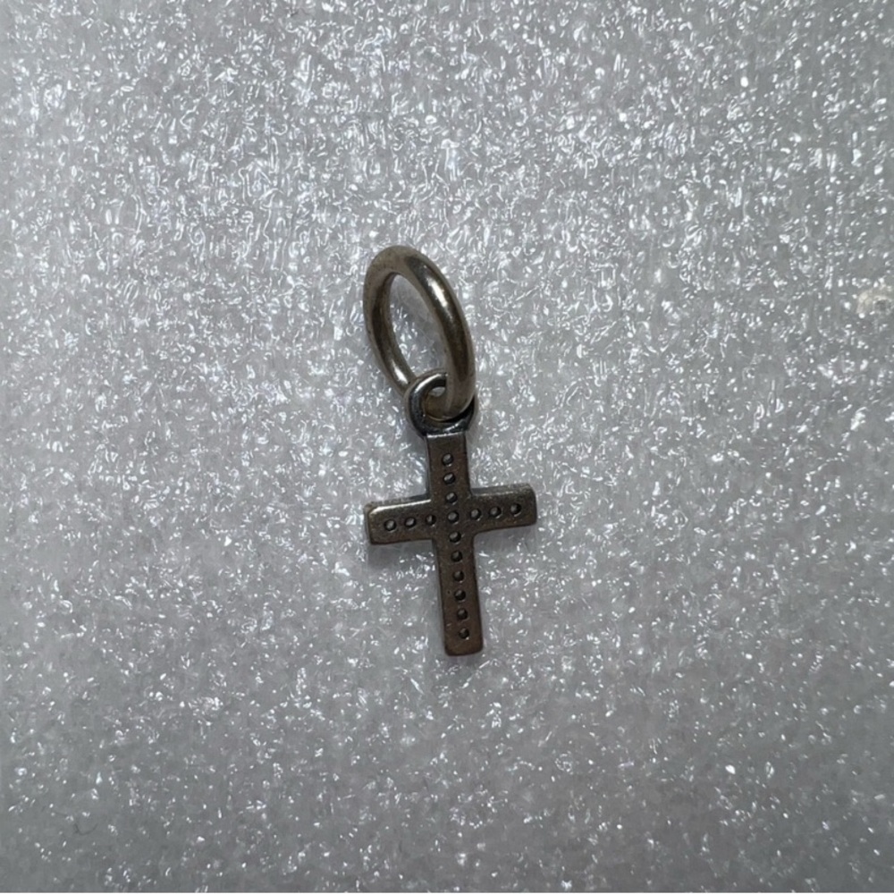 Silver Cross Pendant
I have a Pandora shopping bag & tissue upon request.